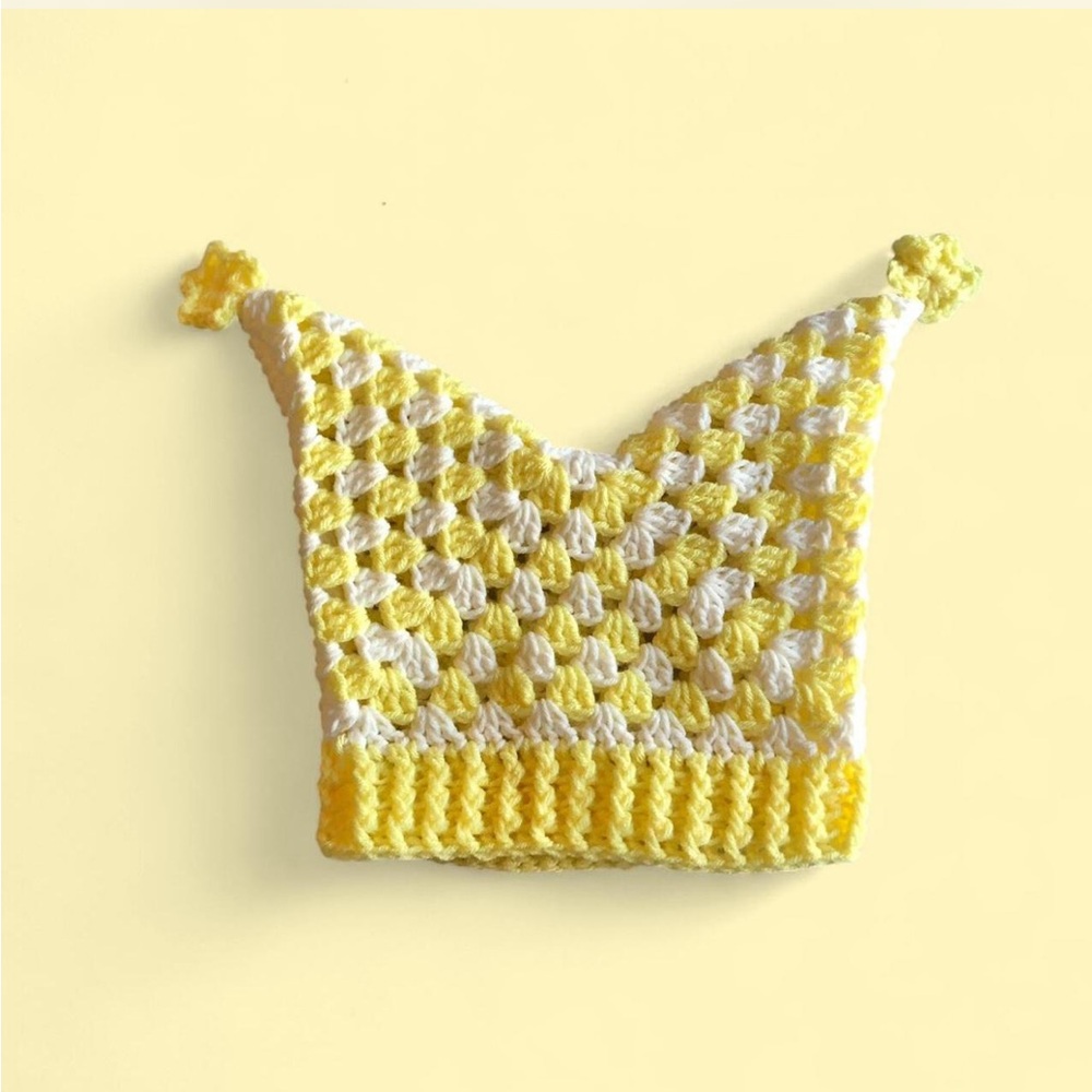 crochet light yellow and white jester hat with mini stars